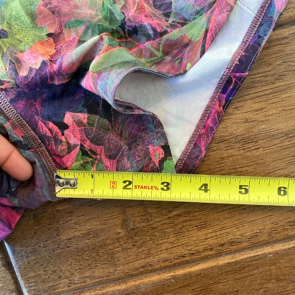 Lululemon Speed Up LR Lined Short Vivid Floral Tone Multi Size 2 - Picture 10 of 10